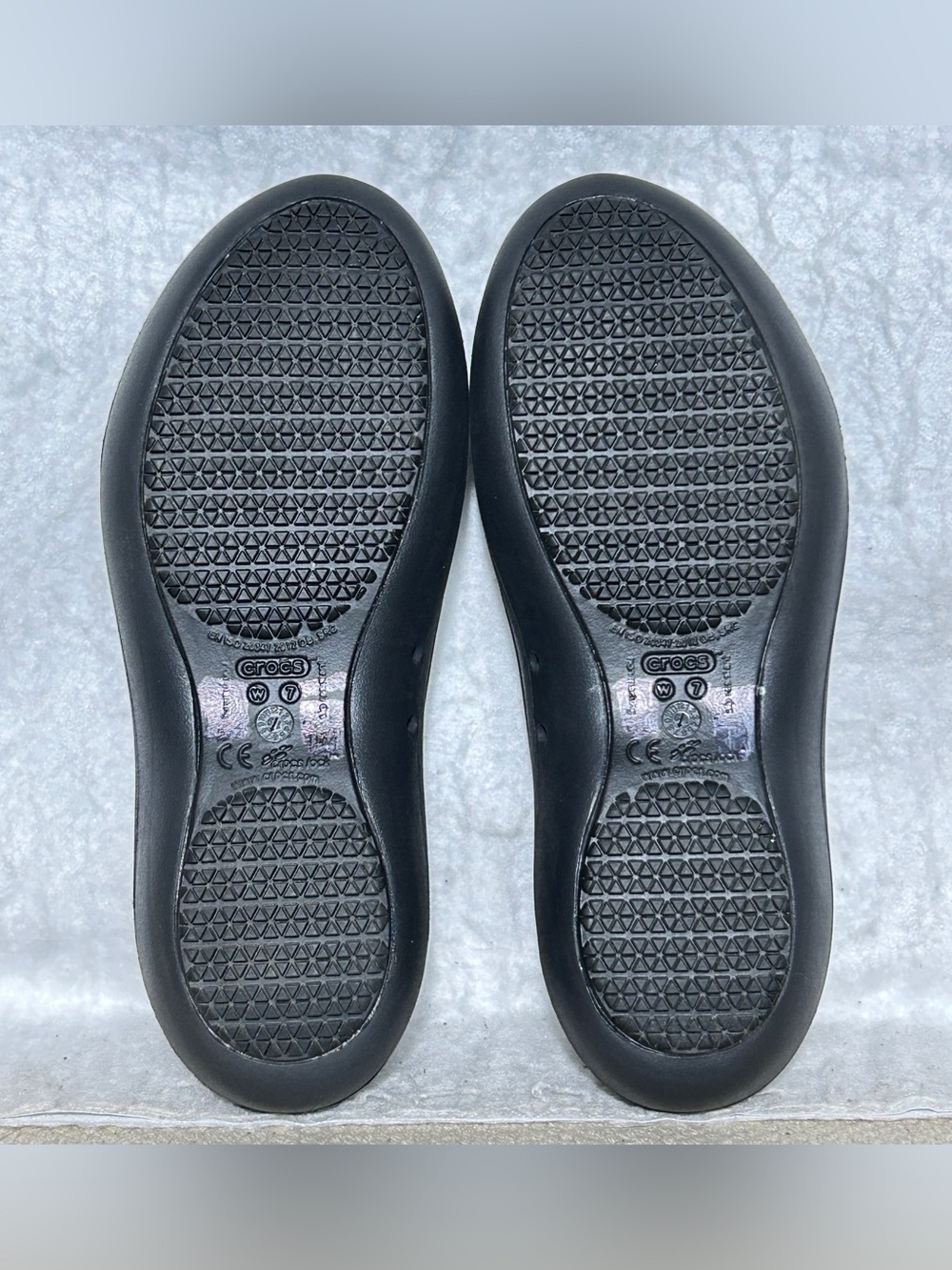 Crocs Womens Black Lightweight Slip Resistant SlipOn Work Ballet Flat Shoes SZ 7 - Picture 8 of 11